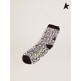 Gé órga Dubh agus stocaí bána le cló liopard agus dubh réalta ar chúl Dubh bán