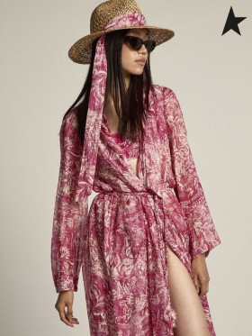 Golden Goose Esmeralda Golden Resort Capsule collection caftano in vintage red con contrasto bianco toile de jouy stampa rosso