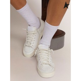 ゴールデングースの白色タ収集ソックスと対照的な3D星のロゴが白