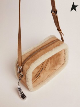 Golden Goose Stjerners Bag laget av semsket skinn med shearling kanter kaffe