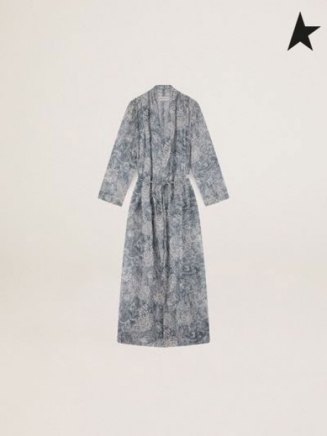 Lana kaftan od kapsule kolekcije Golden Goose Esmeralda Golden Resort vintage plave boje s bijelim kontrastom po cijeloj površini toile de jouy plave boje