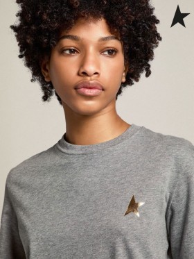 T-shirt Golden Goose Melange grey Star collection sa zlatnom zvijezdom ispred sive boje