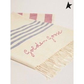 Altın Kaz Egeo Golden Resort Kapsül koleksiyonu kırmızı ve mavi çizgili ve altta örgülü saçaklı vintage beyaz pamuklu plaj havlusu beyaz