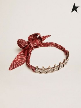 Golden Goose-Stjernede Jewelmates samling choker halskæde i gamle guld farve med dekorative stjerner og krystaller og printet tørklæde guld farve