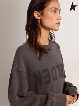 Golden Goose Or de la collection de robe sweat-shirt avec le logo en gris anthracite avec une détresse traitement gris foncé