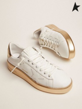 Golden Goose Purestar πάνινα παπούτσια σε άσπρο δέρμα με foxing και χρυσό τοποθετημένο σε στρώματα τακούνι καρτέλα λευκό χρυσό χρώμα
